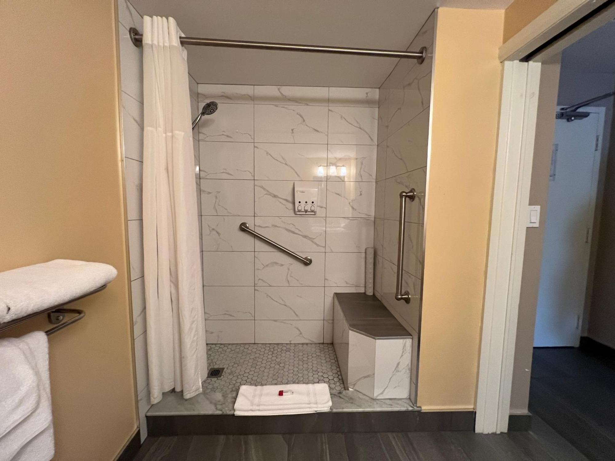 Ramada By Wyndham London Hotel Ngoại thất bức ảnh
