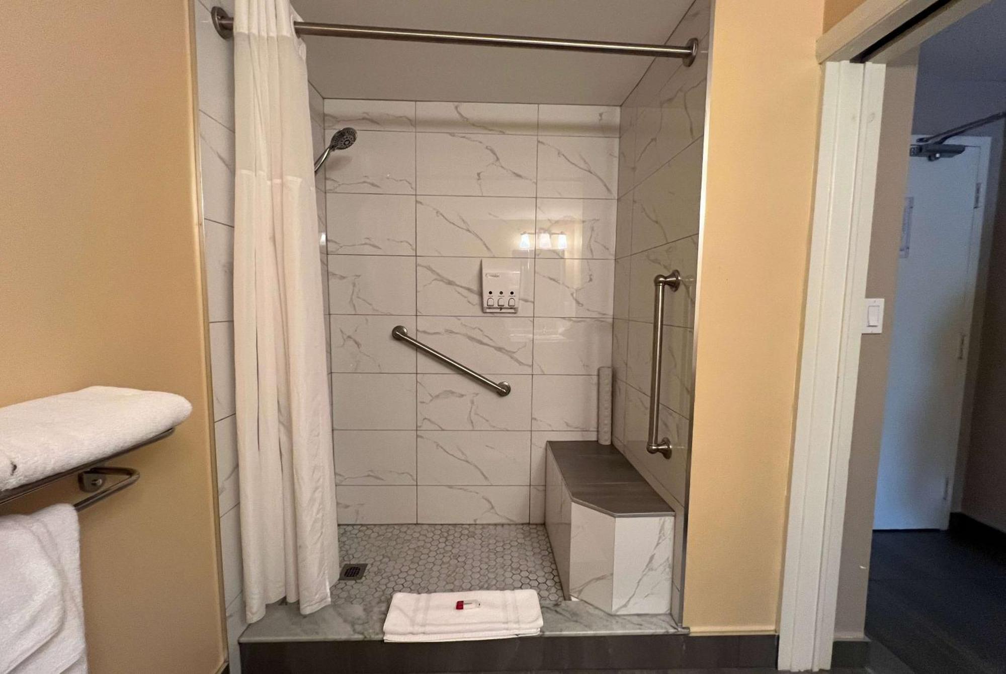 Ramada By Wyndham London Hotel Ngoại thất bức ảnh