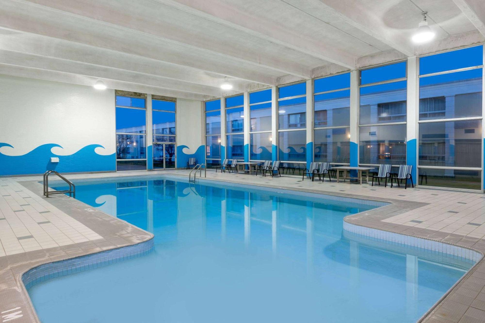 Ramada By Wyndham London Hotel Ngoại thất bức ảnh